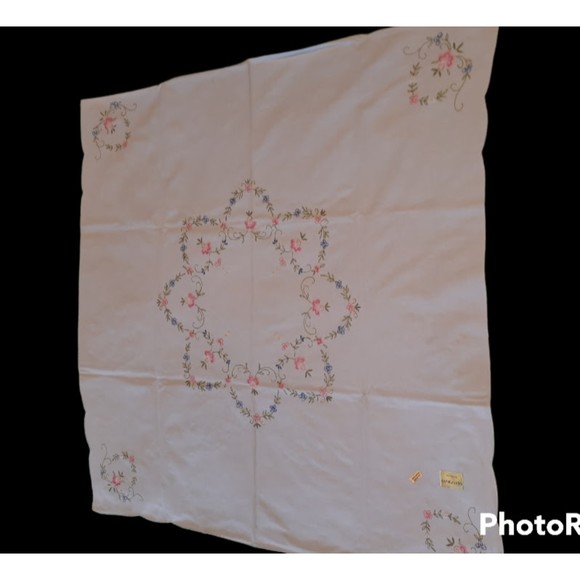 Vintage Tablecloth Handwork Embroidered Made in Switzerland NWT - Picture 7 of 7
